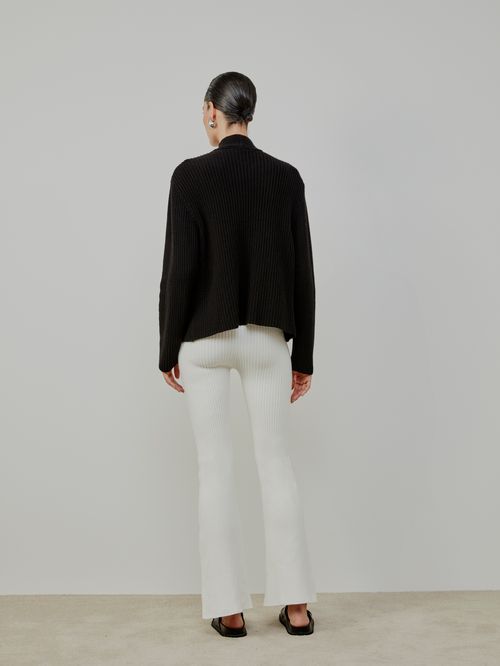 Cardigan Curto com Bolsos Preto