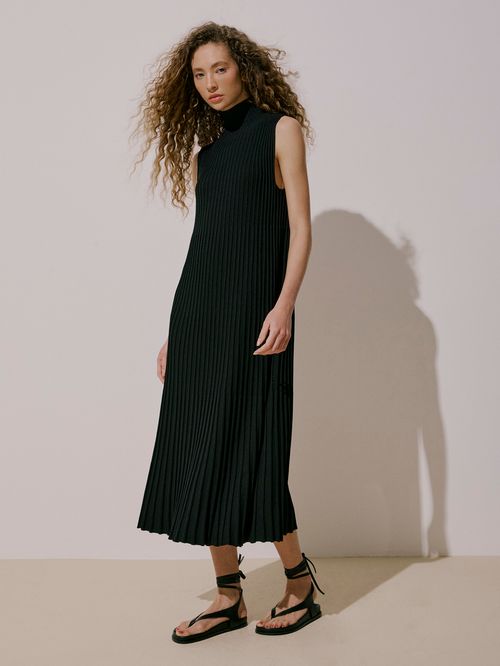 Vestido Plissado Gola Alta Preto