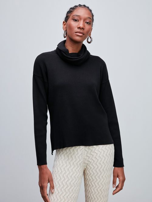 Blusa Gola Alta Cava Reta Preto