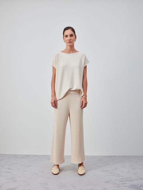 Blusa Ampla Decote Canoa Cru