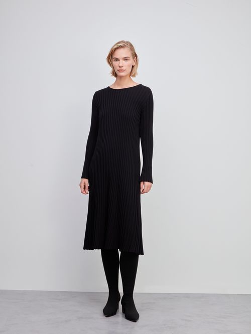 Vestido Midi Efeito Plissado Preto