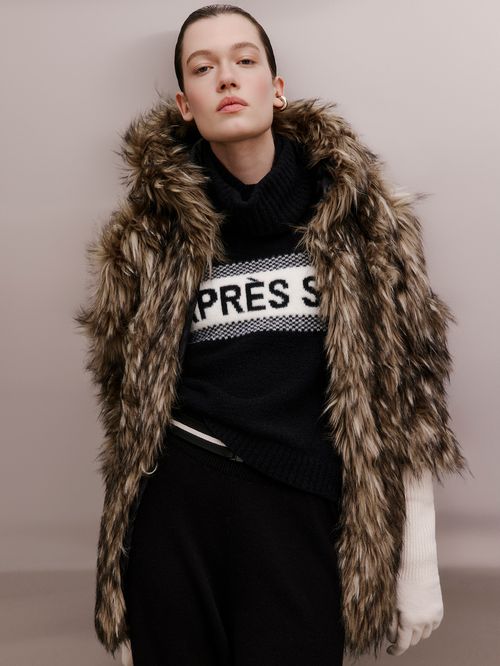 Casaco Curto em Pele Sintética Bege