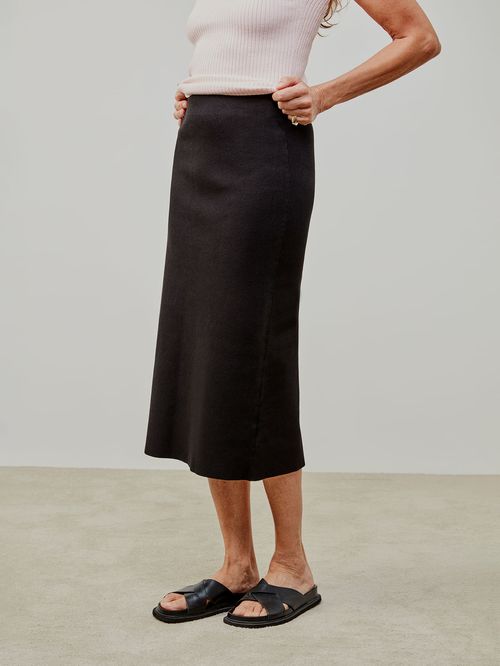 Saia Midi Evasê Preto