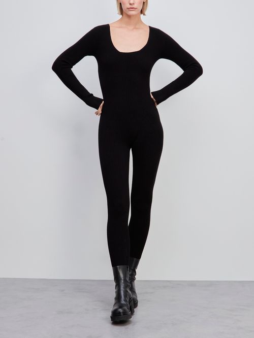 Macacão Canelado Decote em U Preto