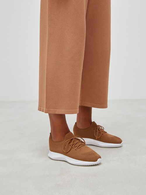 Tênis com Cadarço Camelo