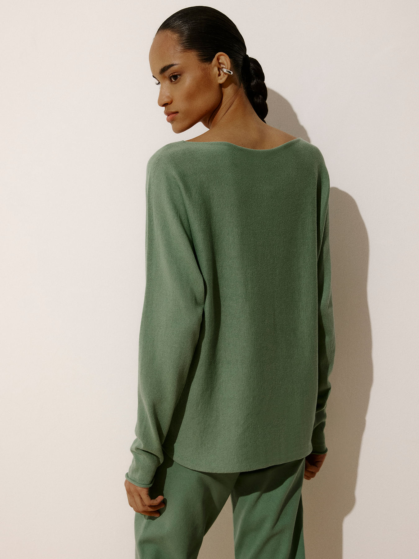 Blusa Feminina de Tricô 3D com Decote Canoa Oliva - Anselmi