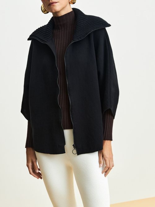 Capa com Zíper Preto