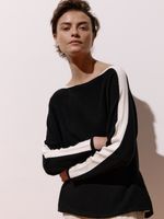 Blusa feminina de tricô 3D com manga morcego e intársia bicolor, da Anselmi
