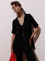 Blusa longa feminina de tricô plissado com gola polo, da Anselmi