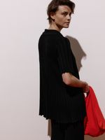 Blusa longa feminina de tricô plissado com gola polo, da Anselmi