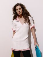 Blusa longa feminina de tricô plissado com gola polo, da Anselmi