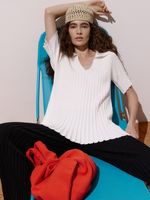 Blusa longa feminina de tricô plissado com gola polo, da Anselmi