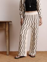 Calça pantalona feminina de tricô bicolor em ponto Ondas, da Anselmi