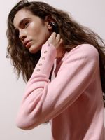 Blusa feminina de tricô 3D com detalhe em botões no punho, da Anselmi