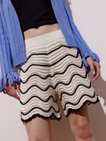Shorts feminino de tricô bicolor em ponto Ondas, da Anselmi