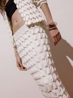 Saia midi feminina de tricô com relevo em ponto Origami, da Anselmi