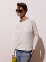 Blusa feminina de tricô 3D canelado com decote canoa e manga morcego, da Anselmi