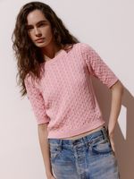 Blusa feminina de tricô com tranças em relevo e manga curta, da Anselmi