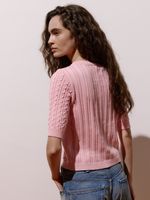 Blusa feminina de tricô com tranças em relevo e manga curta, da Anselmi