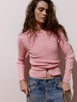 Blusa feminina de tricô com tranças em relevo e manga curta, da Anselmi