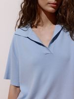 Blusa ampla feminina de tricô Milano com gola polo, da Anselmi